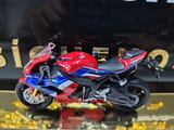 HONDA CBR 1000-RR - 1/12 — miniatura 7