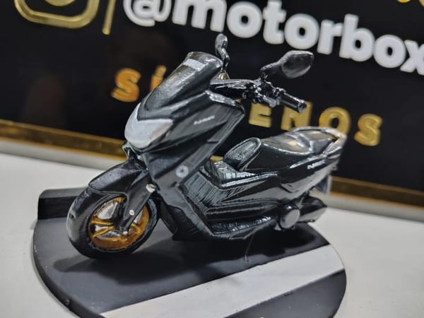 YAMAHA N-MAX / V1